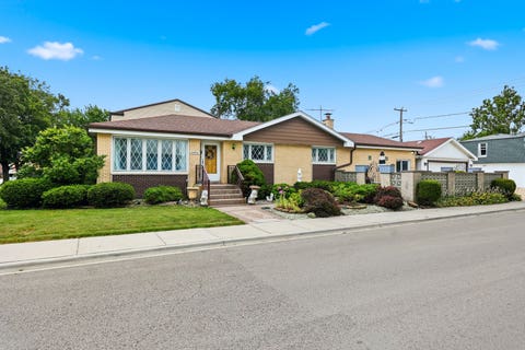 Photo of 4850 Michigan Avenue, Schiller Park, IL 60176 (MLS # 12724709)
