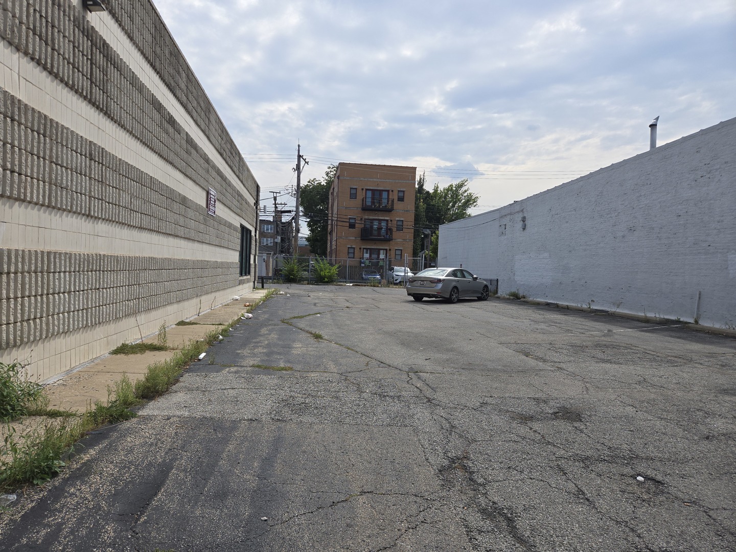 3711 W Lawrence Avenue