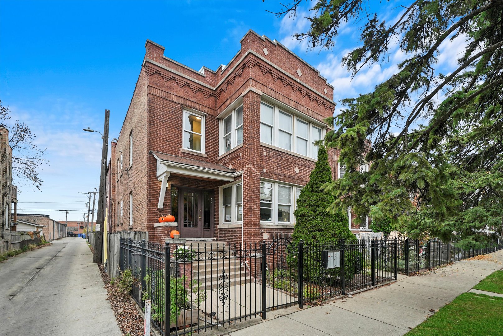 2244 N Springfield Avenue