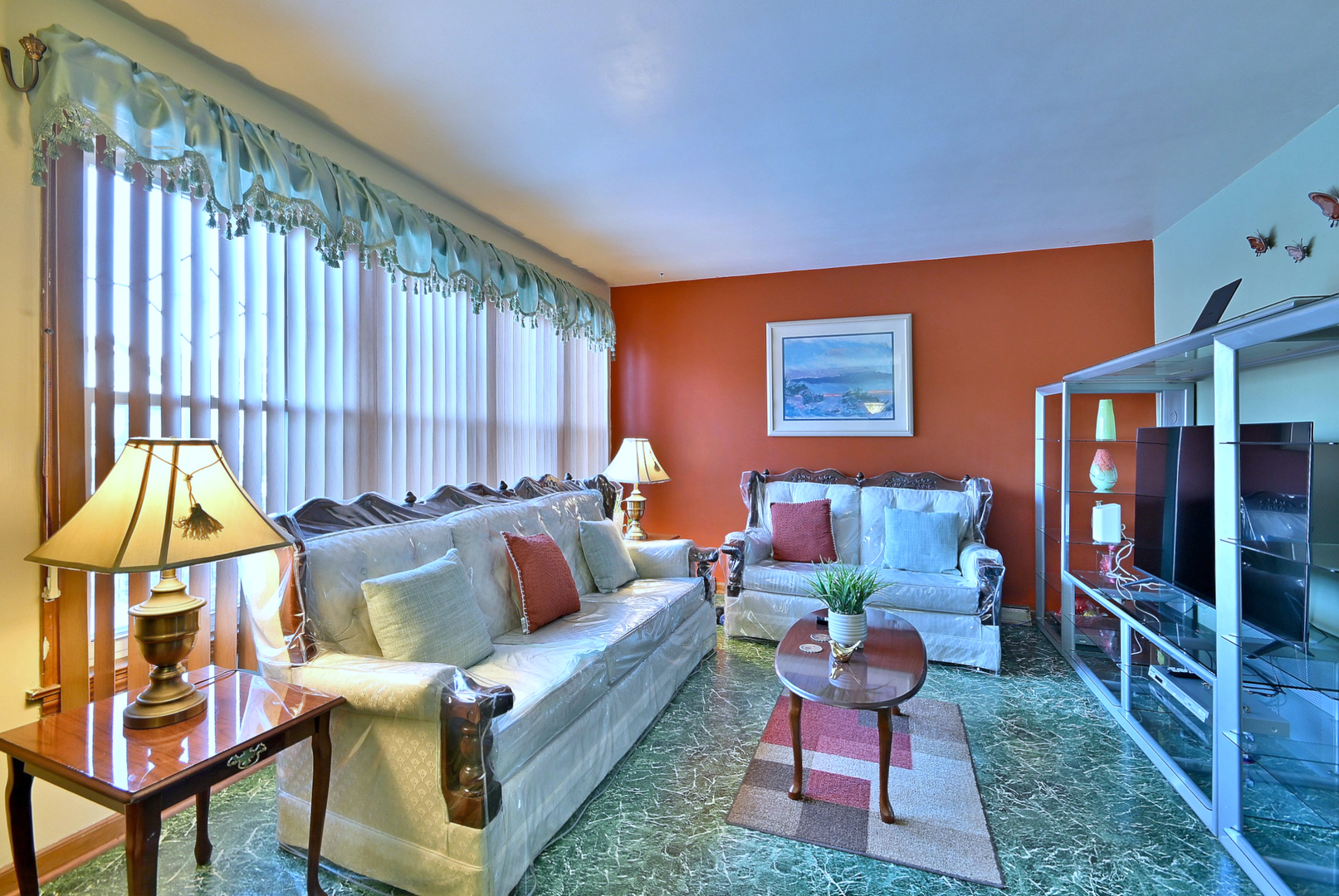 2125 N kenneth Avenue