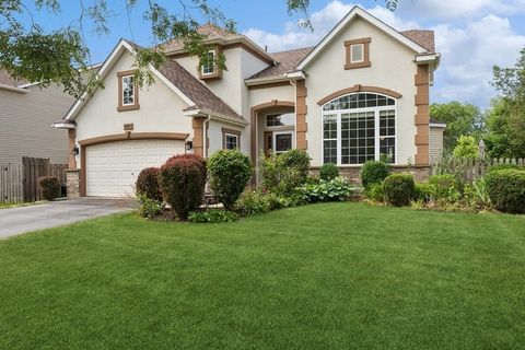 Single Family Residence in Grayslake IL 1681 Normandy Woods Court.jpg