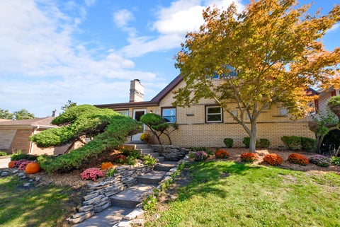 Tiny photo for 10621 Laramie Avenue, Oak Lawn, IL 60453 (MLS # 12759304)