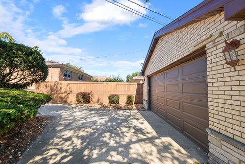 Tiny photo for 10621 Laramie Avenue, Oak Lawn, IL 60453 (MLS # 12759304)