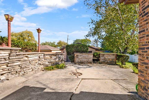 Tiny photo for 10621 Laramie Avenue, Oak Lawn, IL 60453 (MLS # 12759304)