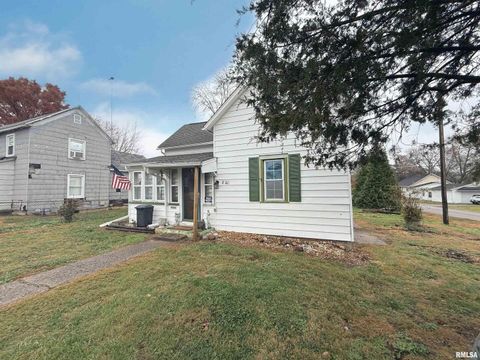 Tiny photo for 820 S 10TH Street, Herrin, IL 62948 (MLS # EB460592)