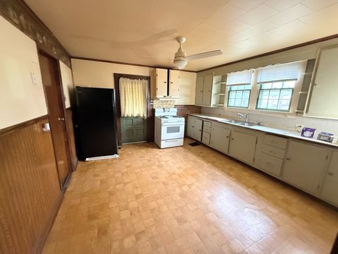 Tiny photo for 820 S 10th St Street, Herrin, IL 62948 (MLS # EB460592)