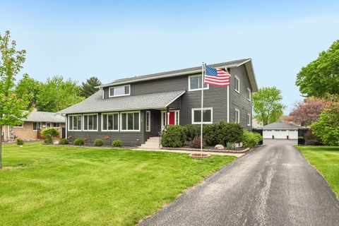 Photo of 128 W Park Street, Mundelein, IL 60060 (MLS # 12642514)