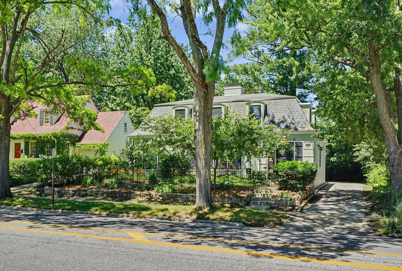 208 W Florida Avenue