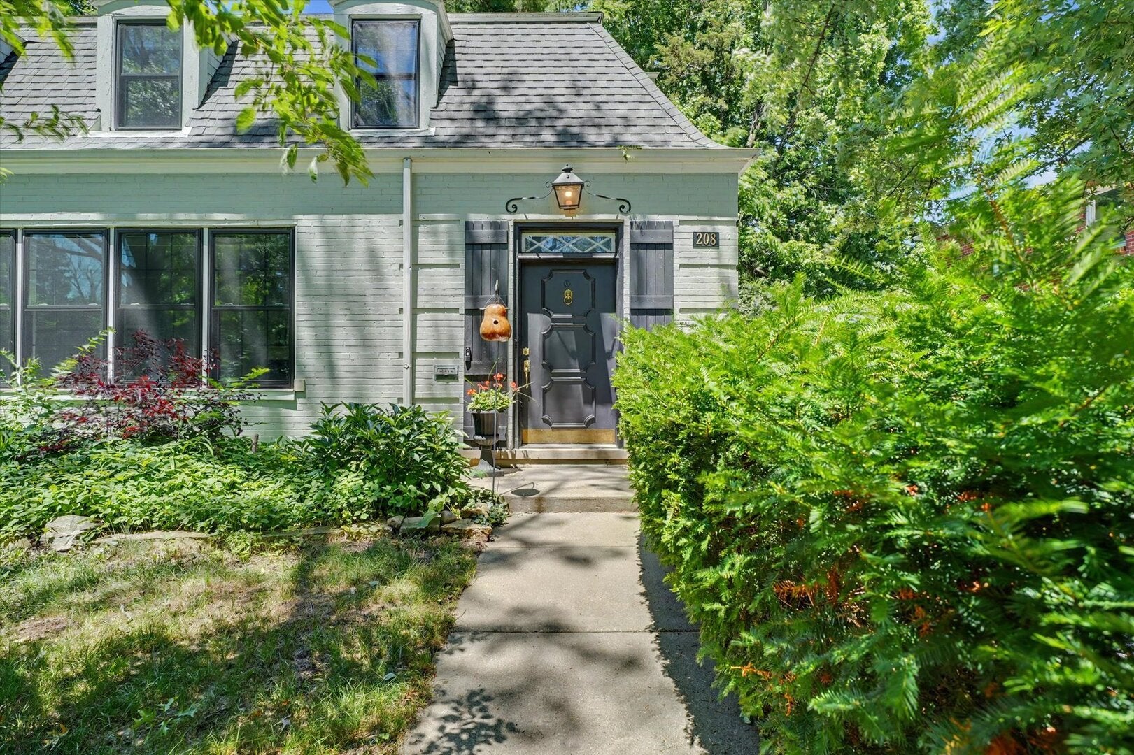 208 W Florida Avenue