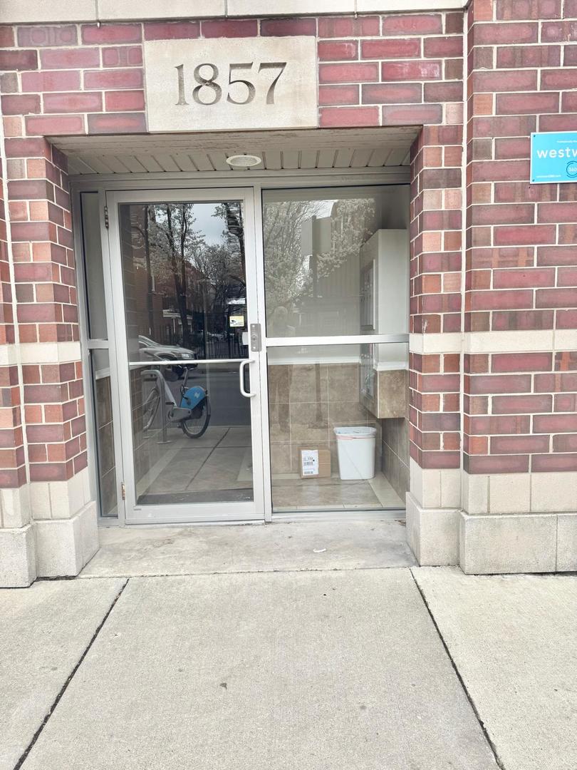 1857 W Diversey Parkway 201