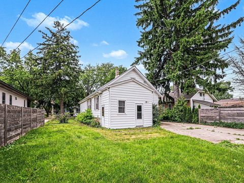 Tiny photo for 1094 Walter Avenue, Des Plaines, IL 60016 (MLS # 12656822)