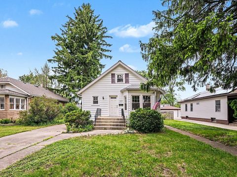 Photo of 1094 Walter Avenue, Des Plaines, IL 60016 (MLS # 12656822)