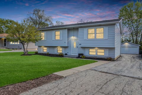 Tiny photo for 419 DEERPATH Drive, Lindenhurst, IL 60046 (MLS # 12723861)
