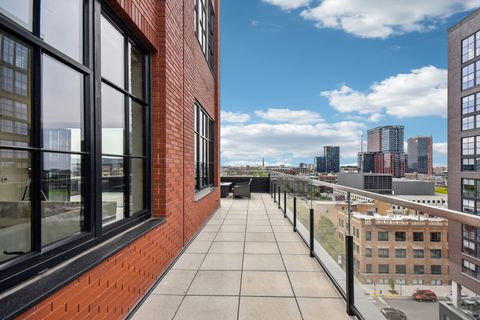 Tiny photo for 1109 W WASHINGTON Boulevard #8A, Chicago, IL 60607 (MLS # 12519158)