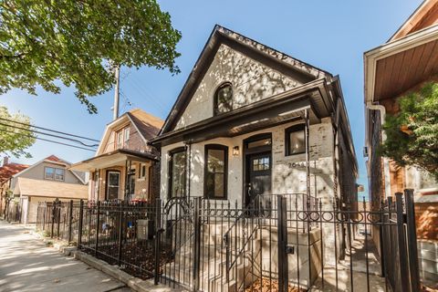 Tiny photo for 2644 W Wellington Avenue, Chicago, IL 60618 (MLS # 12501030)