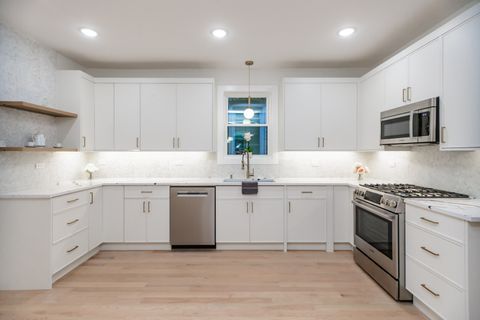 Tiny photo for 2644 W Wellington Avenue, Chicago, IL 60618 (MLS # 12501030)