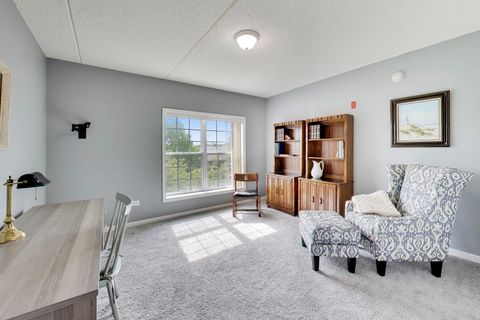 Tiny photo for 601 W Rand Road #201, Arlington Heights, IL 60004 (MLS # 12676328)