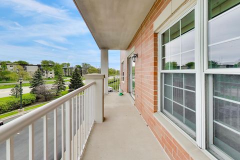 Tiny photo for 601 W Rand Road #201, Arlington Heights, IL 60004 (MLS # 12676328)