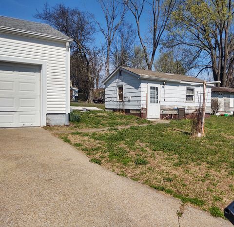 Tiny photo for 306 South 4th Street, Vienna, IL 62995 (MLS # 12584388)