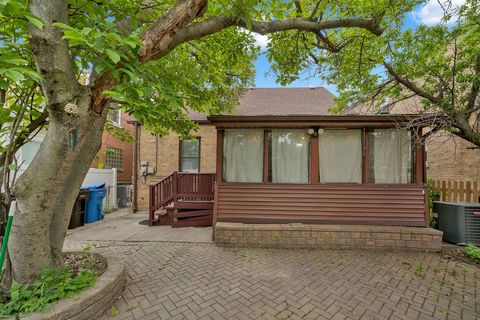 Tiny photo for 6219 N Lenox Avenue, Chicago, IL 60646 (MLS # 12656810)