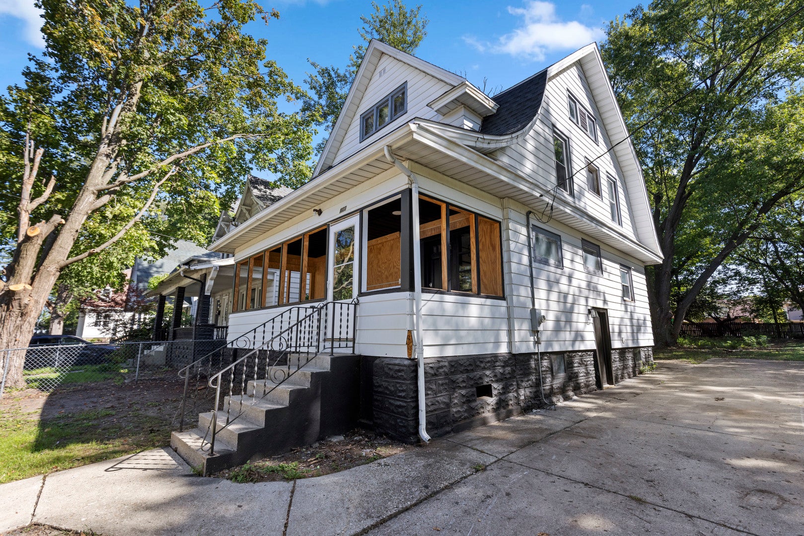 1023 N Winnebago Street