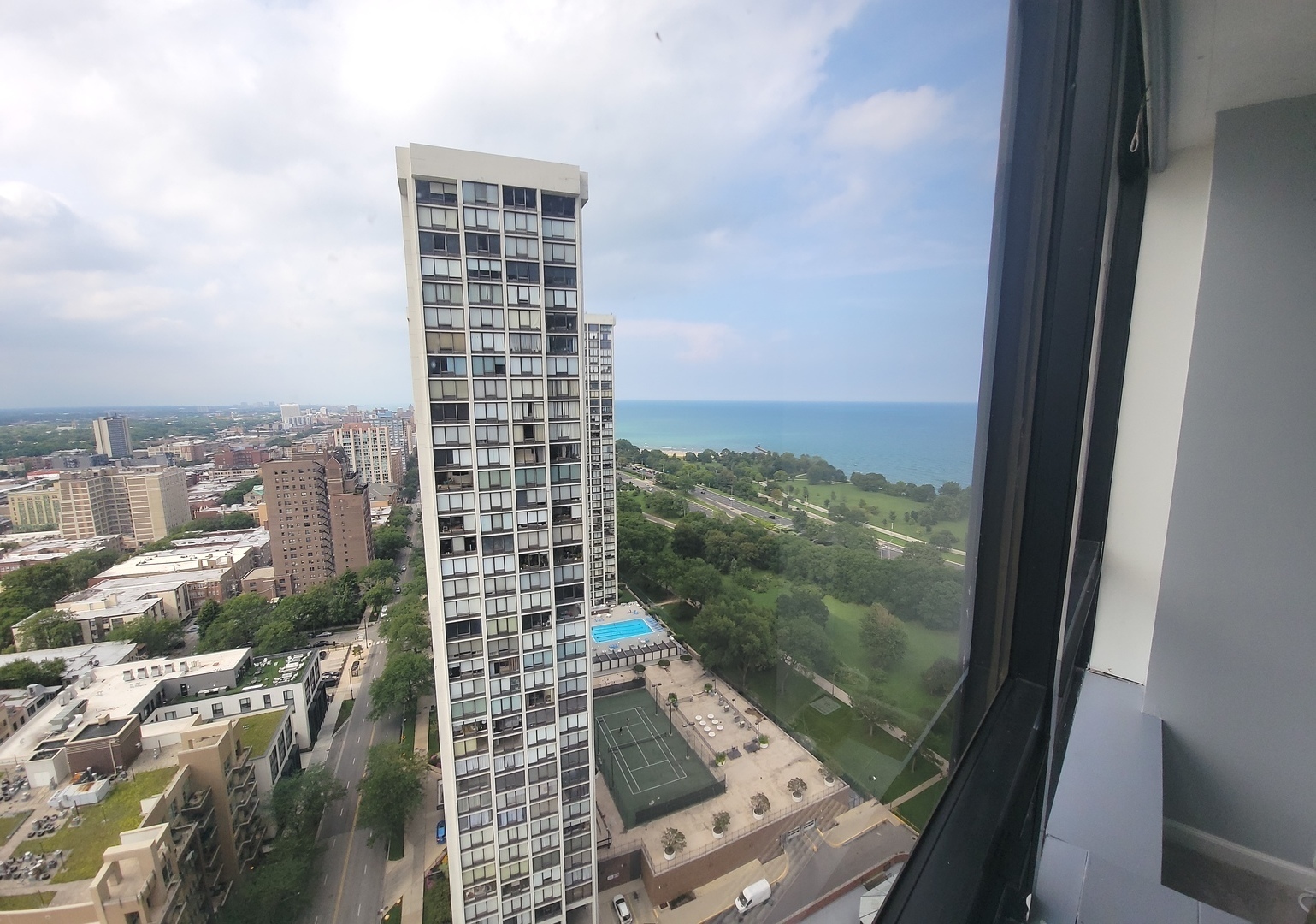 5415 N SHERIDAN Road 3011