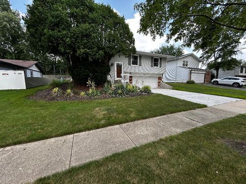 Tiny photo for 316 Bedford Road, Bolingbrook, IL 60440 (MLS # 12427642)