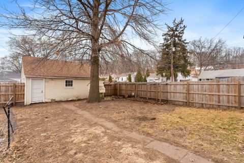 Tiny photo for 606 Indian Road, Davenport, IA 52802 (MLS # 12583467)