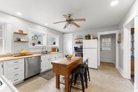 Tiny photo for 606 Indian Road, Davenport, IA 52802 (MLS # 12583467)