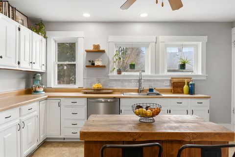 Tiny photo for 606 Indian Road, Davenport, IA 52802 (MLS # 12583467)