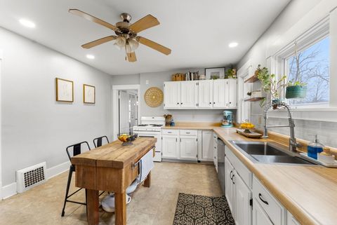 Tiny photo for 606 Indian Road, Davenport, IA 52802 (MLS # 12583467)