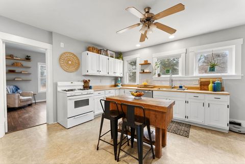 Tiny photo for 606 Indian Road, Davenport, IA 52802 (MLS # 12583467)