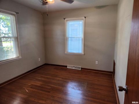 Tiny photo for 510 N MAIN Street, Woodlawn, IL 62898 (MLS # EB459915)