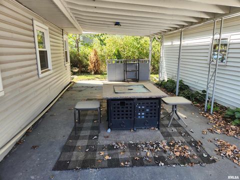 Tiny photo for 510 N MAIN Street, Woodlawn, IL 62898 (MLS # EB459915)