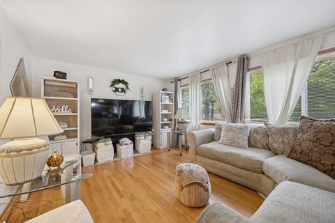 Tiny photo for 4 W Tall Oak Drive, Hainesville, IL 60073 (MLS # 12463378)
