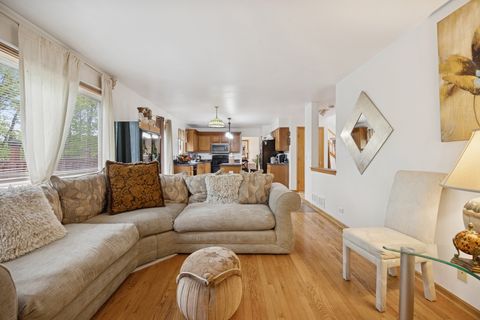 Tiny photo for 4 W Tall Oak Drive, Hainesville, IL 60073 (MLS # 12463378)
