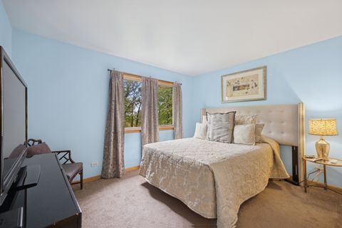 Tiny photo for 4 W Tall Oak Drive, Hainesville, IL 60073 (MLS # 12463378)