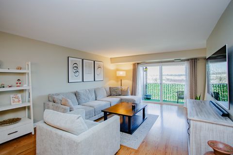 Tiny photo for 1101 S Hunt Club Drive #403, Mount Prospect, IL 60056 (MLS # 12635173)