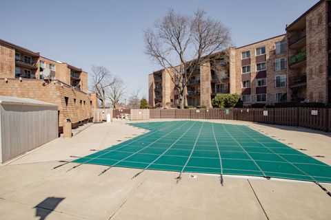 Tiny photo for 1101 S Hunt Club Drive #403, Mount Prospect, IL 60056 (MLS # 12635173)