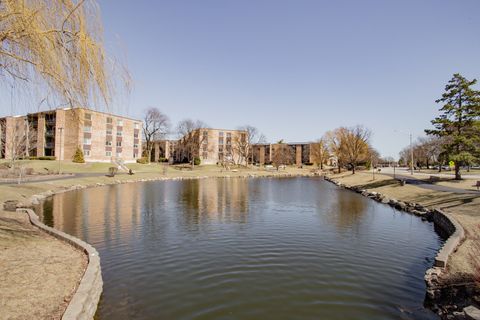 Tiny photo for 1101 S Hunt Club Drive #403, Mount Prospect, IL 60056 (MLS # 12635173)