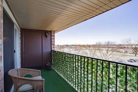 Tiny photo for 1101 S Hunt Club Drive #403, Mount Prospect, IL 60056 (MLS # 12635173)