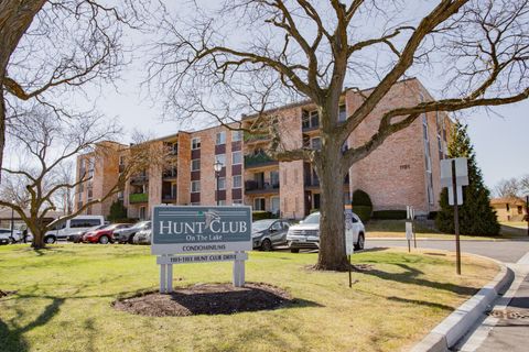 Tiny photo for 1101 S Hunt Club Drive #403, Mount Prospect, IL 60056 (MLS # 12635173)