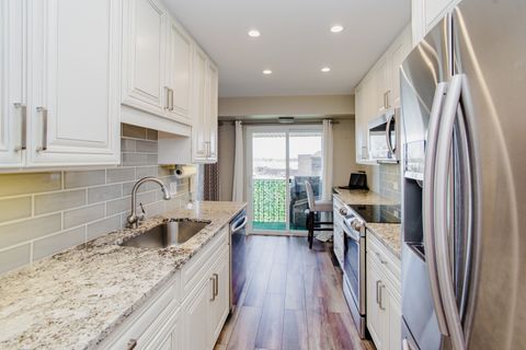 Tiny photo for 1101 S Hunt Club Drive #403, Mount Prospect, IL 60056 (MLS # 12635173)