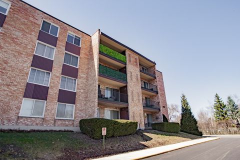 Tiny photo for 1101 S Hunt Club Drive #403, Mount Prospect, IL 60056 (MLS # 12635173)
