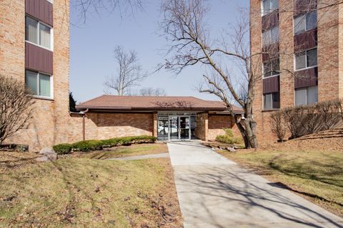 Photo of 1101 S Hunt Club Drive #403, Mount Prospect, IL 60056 (MLS # 12635173)