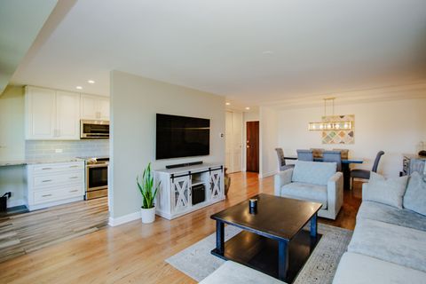 Tiny photo for 1101 S Hunt Club Drive #403, Mount Prospect, IL 60056 (MLS # 12635173)