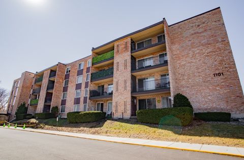 Tiny photo for 1101 S Hunt Club Drive #403, Mount Prospect, IL 60056 (MLS # 12635173)