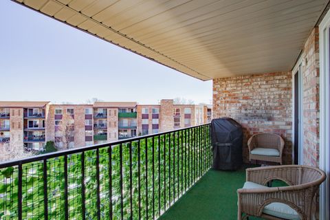 Tiny photo for 1101 S Hunt Club Drive #403, Mount Prospect, IL 60056 (MLS # 12635173)