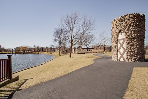 Tiny photo for 1101 S Hunt Club Drive #403, Mount Prospect, IL 60056 (MLS # 12635173)