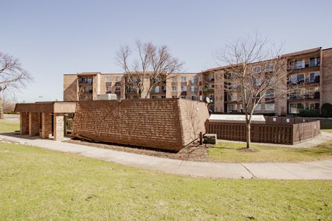 Tiny photo for 1101 S Hunt Club Drive #403, Mount Prospect, IL 60056 (MLS # 12635173)